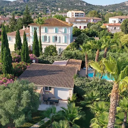 Bed & Breakfast Domaine De L'aufrene 3*