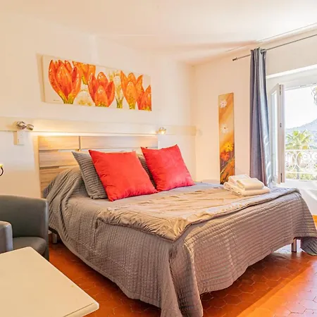 Domaine De L'aufrene فندق مبيت وإفطار