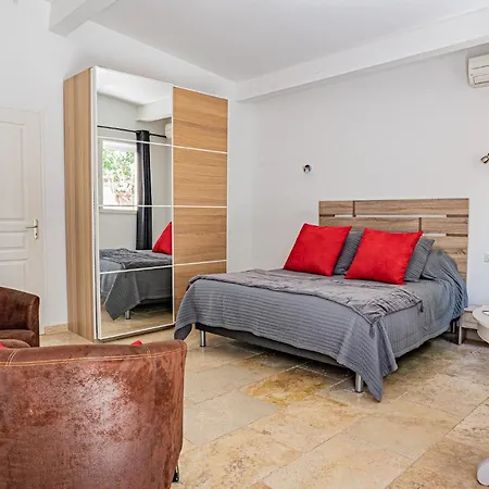فندق مبيت وإفطار Domaine De L'aufrene Hyères