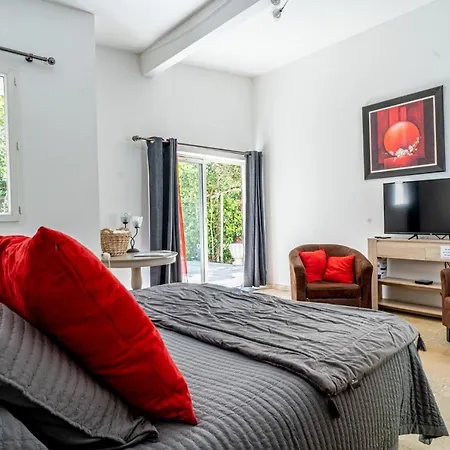 فندق مبيت وإفطار Domaine De L'aufrene 3*