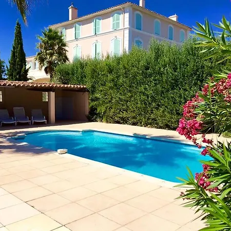 Domaine De L'aufrene Bed & Breakfast