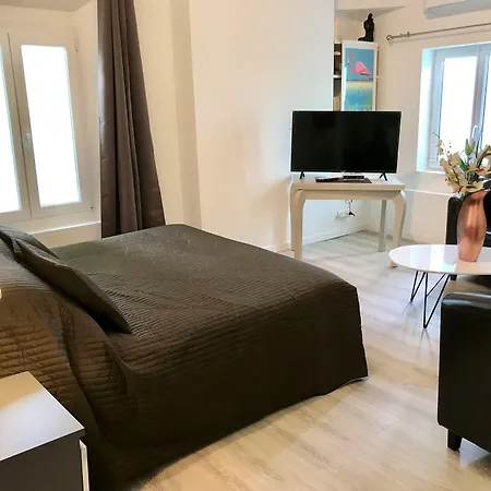 Domaine De L'aufrene Oda ve Kahvaltı 3*